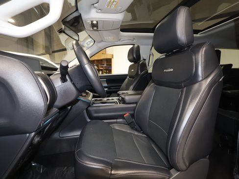 Used 2025 Ford Expedition Platinum AWD/4WD image 23