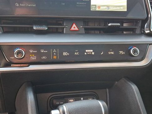 Used 2025 Kia Sportage EX w/ Premium Package image 16
