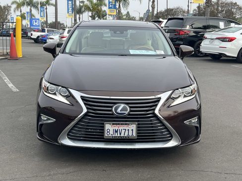 Used 2016 Lexus ES 300h Hybrid image 4