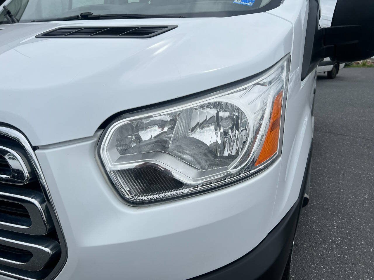 Used 2019 Ford Transit 250 130 Low Roof w/ Exterior Upgrade Package RWD image 33