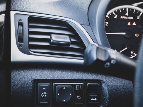 Used 2018 Nissan Sentra SV image 8