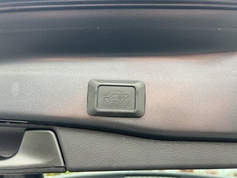 Used 2021 Toyota RAV4 XLE image 40