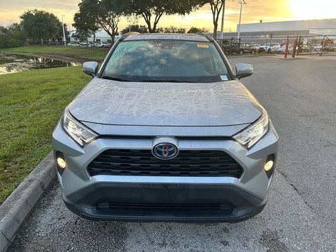 Used 2021 Toyota RAV4 XLE Premium AWD/4WD image 9