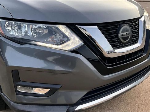 Used 2018 Nissan Rogue SV image 27