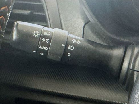 Used 2018 Subaru Crosstrek 2.0i Premium w/ Eyesight System image 12