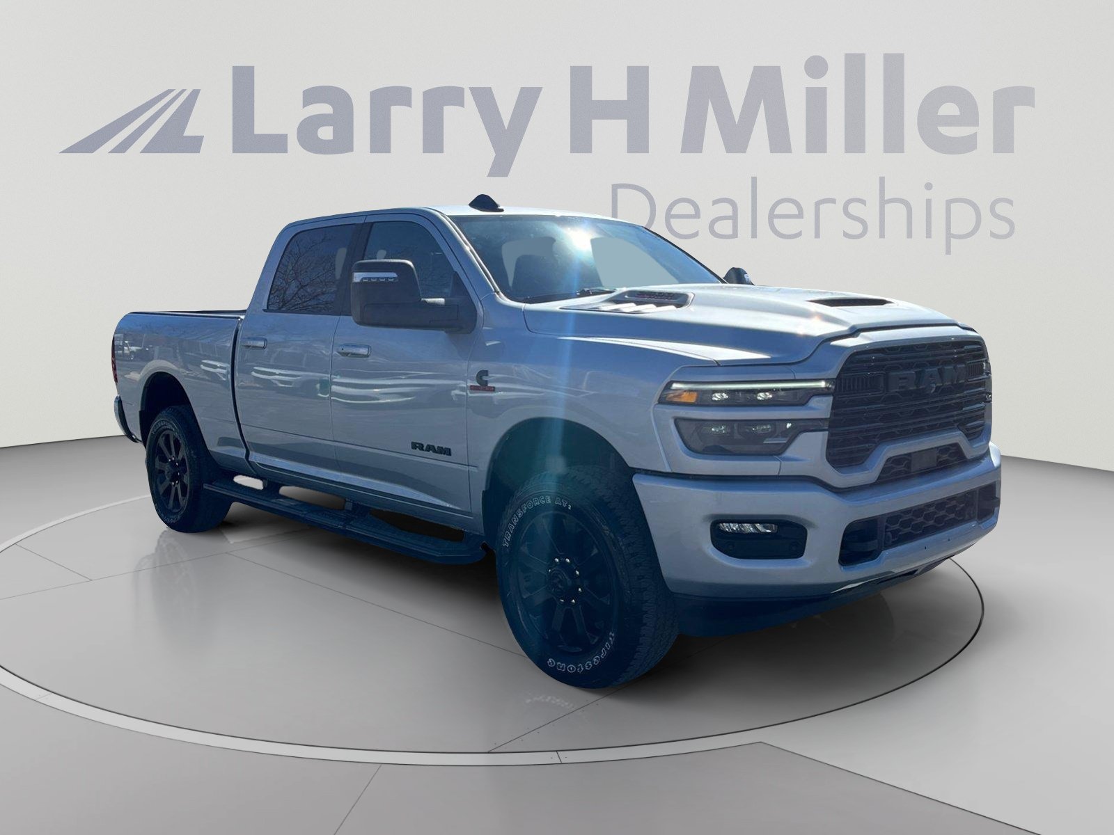 New 2026 RAM 2500 Laramie AWD/4WD image 7