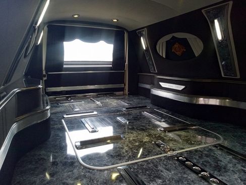 Used 2011 Cadillac DTS Limousine image 12