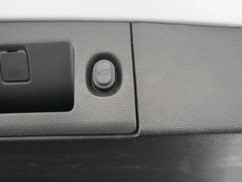 Used 2017 Chevrolet Suburban LT RWD image 34