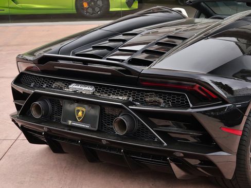 Used 2024 Lamborghini Huracan EVO image 16