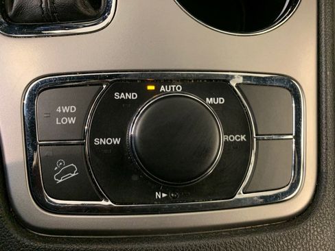 Used 2022 Jeep Grand Cherokee Laredo X AWD/4WD image 36