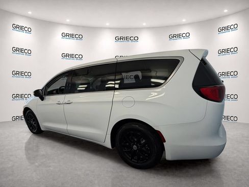 Used 2023 Chrysler Voyager LX FWD image 10