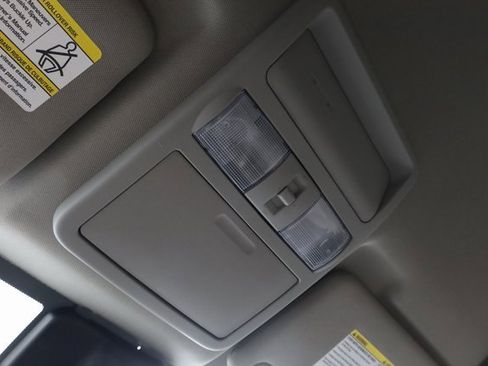 Used 2024 Nissan Frontier SV w/ SV Convenience Package image 23