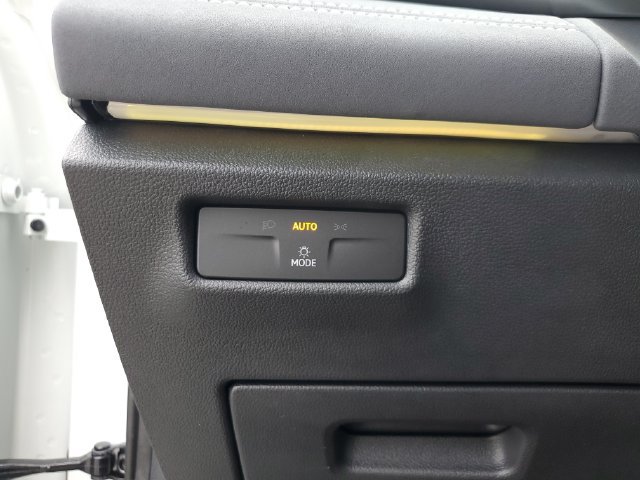 Certified 2026 Volkswagen Tiguan SE FWD image 34
