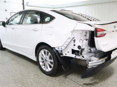 Used 2020 Ford Fusion SE FWD image 3