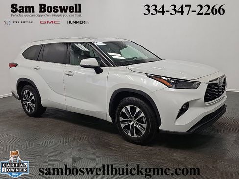 Used 2022 Toyota Highlander XLE FWD image 2