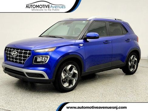 Used 2023 Hyundai Venue SEL FWD image 1