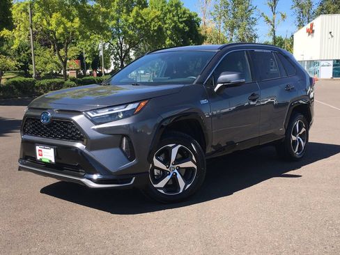 Used 2024 Toyota RAV4 SE AWD/4WD image 1