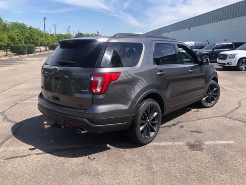Used 2018 Ford Explorer XLT w/ Equipment Group 202A AWD/4WD image 3