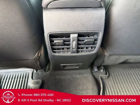 Used 2023 Toyota Corolla Cross XLE w/ Convenience Package FWD image 31