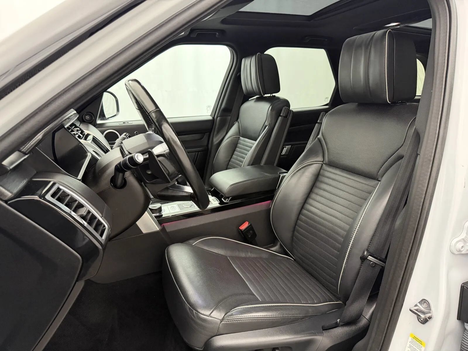 Used 2019 Land Rover Discovery HSE Luxury AWD/4WD image 11