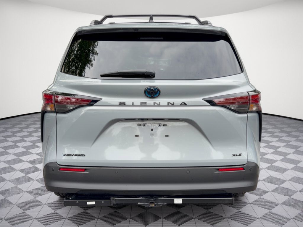 Used 2025 Toyota Sienna XLE Woodland Edition AWD/4WD image 11