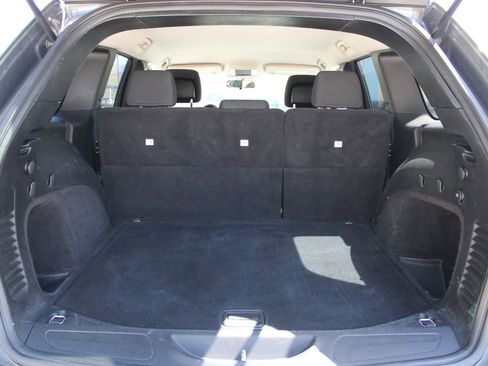 Used 2011 Jeep Grand Cherokee Laredo image 16