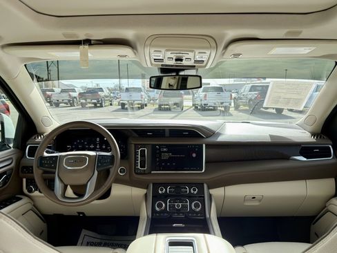 Used 2023 GMC Yukon XL Denali image 17