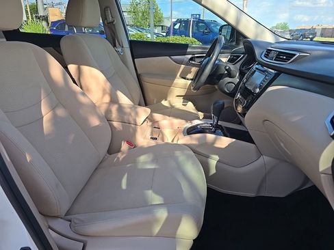 Used 2016 Nissan Rogue SV w/ SV Premium Package FWD image 30