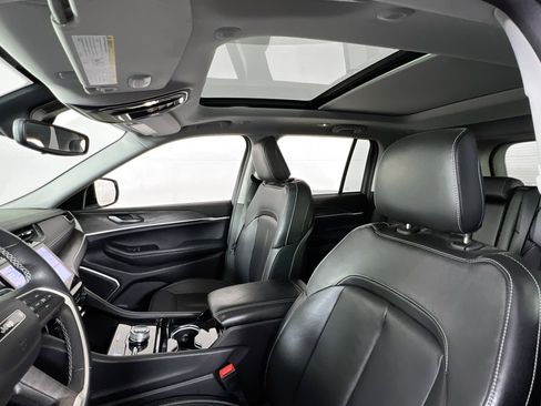 Used 2022 Jeep Grand Cherokee Limited image 22