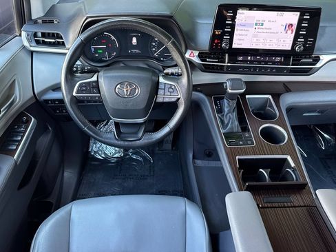 Certified 2022 Toyota Sienna XLE AWD/4WD image 13