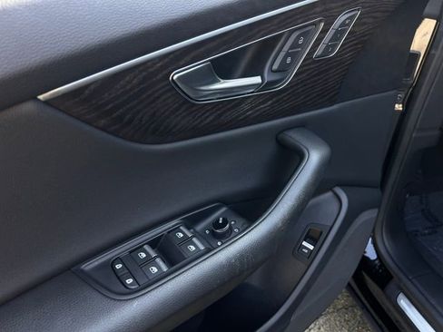 Used 2021 Audi Q8 Premium w/ Black Optic Package image 11
