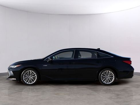 Used 2021 Toyota Avalon Limited w/ Advanced Safety Package FWD image 4