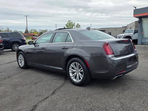 Used 2017 Chrysler 300 Limited w/ Value Package RWD image 6