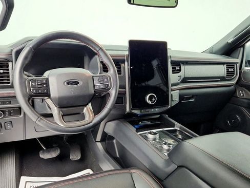 Used 2024 Ford Expedition Limited image 13
