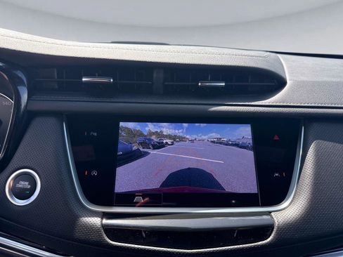 Used 2021 Cadillac XT6 Luxury image 30