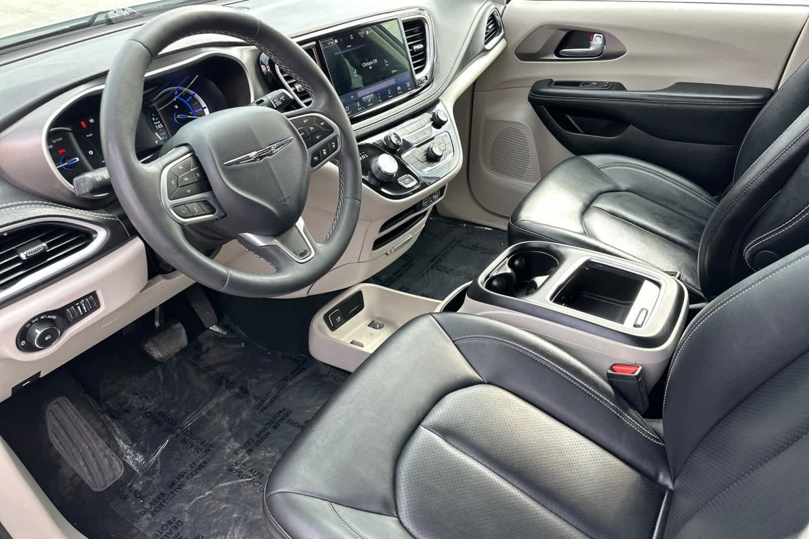 Used 2024 Chrysler Pacifica Limited FWD image 11