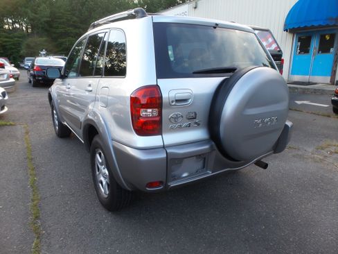 Used 2005 Toyota RAV4 4WD image 3