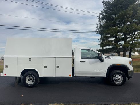 Used 2022 GMC Sierra 3500 Pro w/ Convenience Package image 7