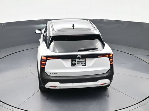 Certified 2025 Nissan Kicks SV FWD image 32