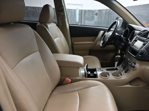 Used 2013 Toyota Highlander SE image 21