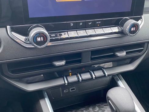 Used 2025 Chevrolet Colorado Trail Boss w/ Midnight Edition image 18