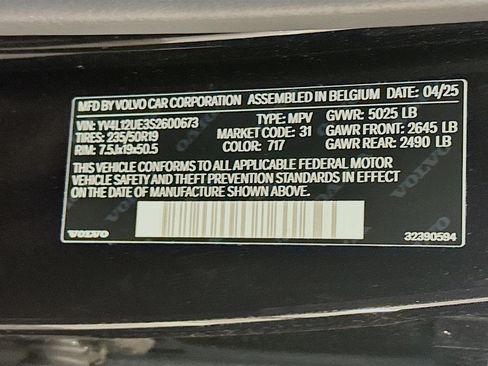 Used 2025 Volvo XC40 B5 Plus image 12