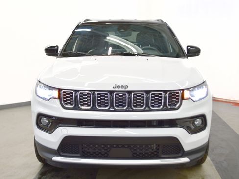 Used 2025 Jeep Compass Limited image 3