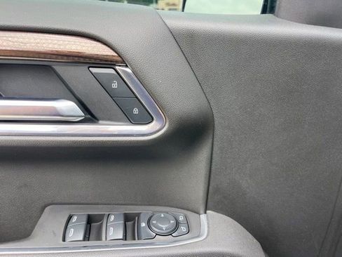 Used 2025 Chevrolet Silverado 1500 LT Trail Boss w/ Convenience Package II AWD/4WD image 15