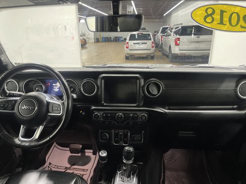 Used 2018 Jeep Wrangler Unlimited Sahara image 23