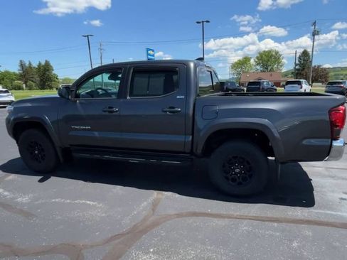 Used 2019 Toyota Tacoma SR5 AWD/4WD image 6