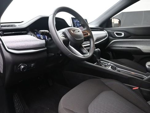 Used 2024 Jeep Compass Sport image 8