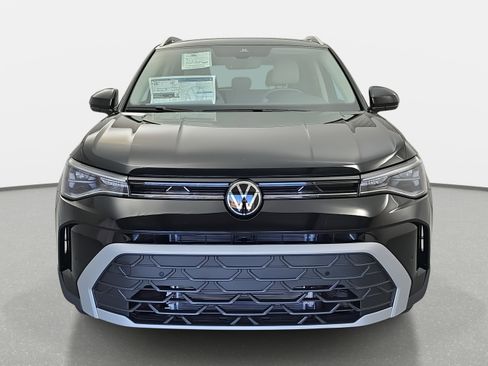 New 2026 Volkswagen Taos SE image 8