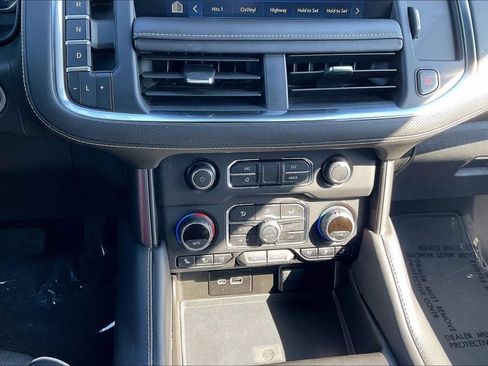 Used 2024 Chevrolet Tahoe Premier AWD/4WD image 15