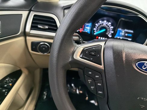 Used 2016 Ford Fusion SE FWD image 23